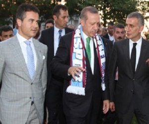  Hayallerimizdeki Trabzonspor Recep Tayyip Erdoğan’a Peşkeş Çekildi
