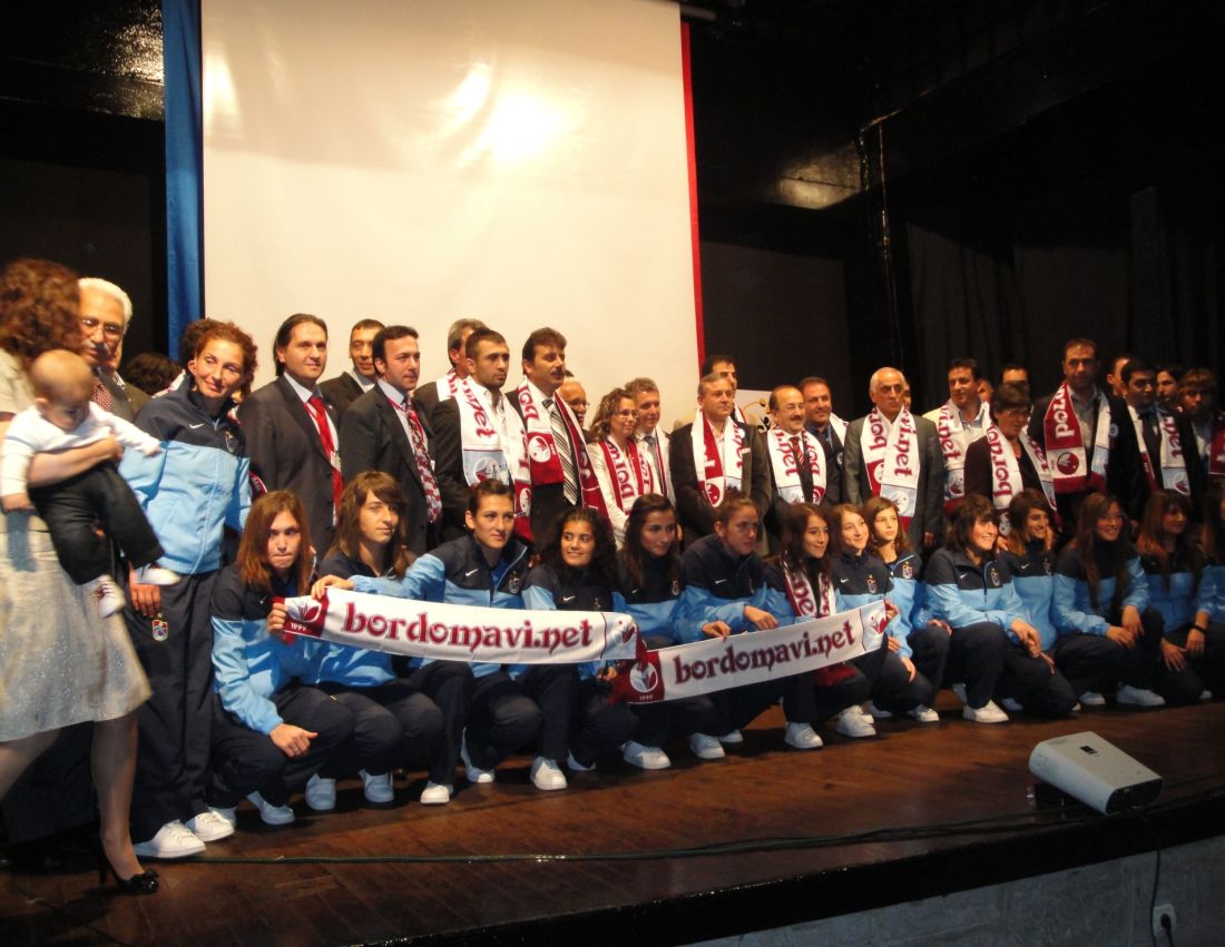 BMN Taraftar Ödülleri töreni grup fotoğrafı